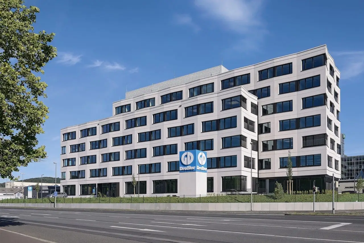 Dreßler Neubau Firmenzentrale Aschaffenburg, Fassade und Fenster von Schmelz Metallbau