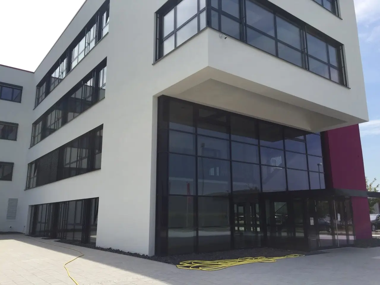Lila Logistik, Schmelz Metallbau